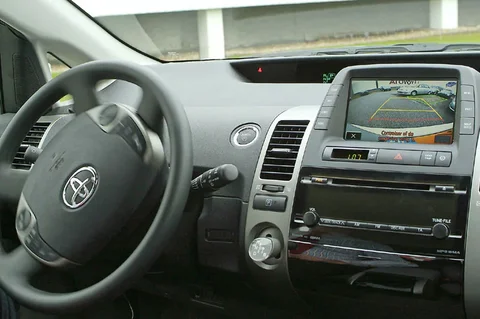 Toyota Prius THSD Tech 2006 view 6