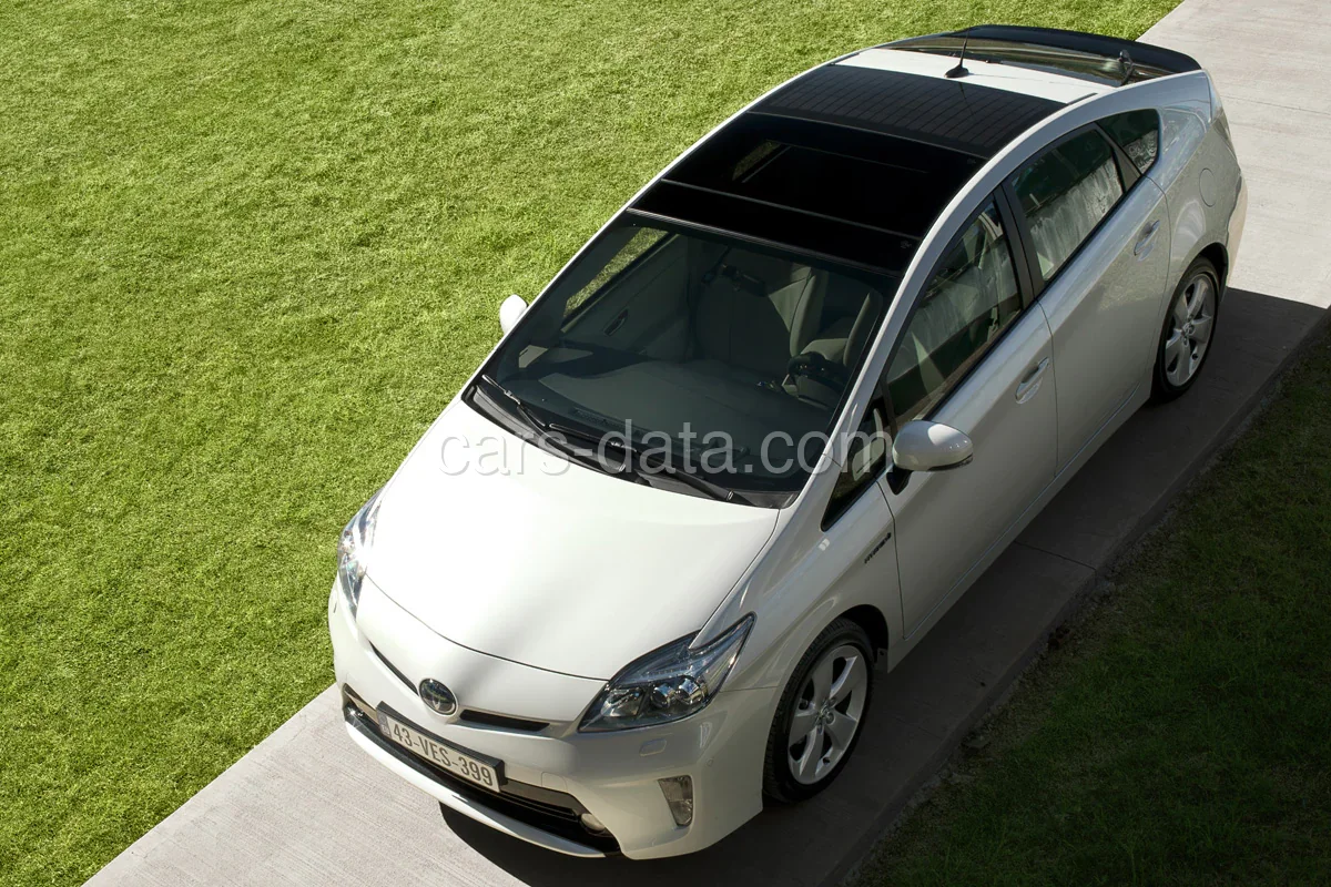 Toyota Prius 1.8 HSD Dynamic Business 2011 front view