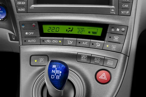 Toyota Prius 1.8 HSD Dynamic Business 2011 view 5