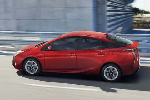Toyota Prius 1.8 Hybrid Active 2018 view 2