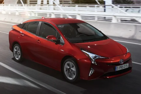 Toyota Prius 1.8 Hybrid Active 2018 view 3