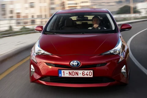 Toyota Prius 1.8 Hybrid Active 2018 view 8