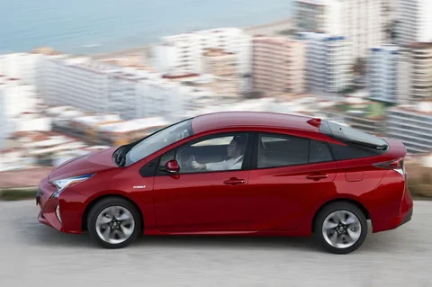 Toyota Prius 1.8 Hybrid Active 2018 view 9
