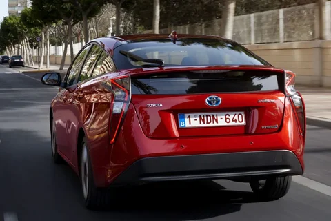 Toyota Prius 1.8 Hybrid Active 2018 view 12