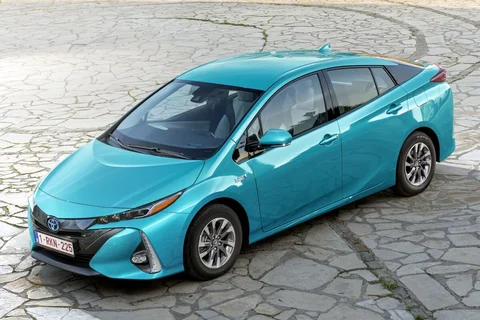 Toyota Prius 1.8 Plug-in Hybrid Dynamic 2018 view 4