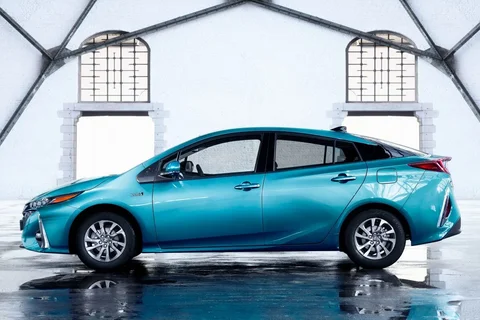 Toyota Prius 1.8 Plug-in Hybrid Dynamic 2018 view 12