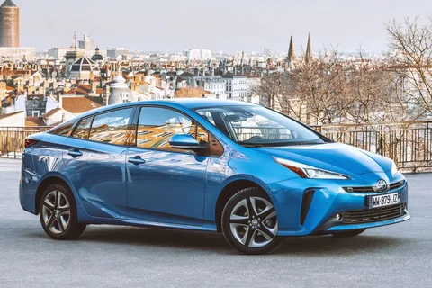 Toyota Prius 2019 front view