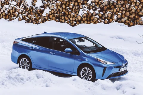 Toyota Prius 1.8 Hybrid Dynamic 2019 view 9