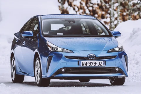 Toyota Prius 1.8 Hybrid Dynamic 2019 view 10