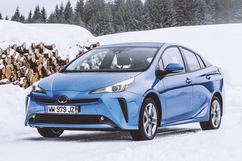 Toyota Prius 1.8 Hybrid Dynamic 2019 view 11