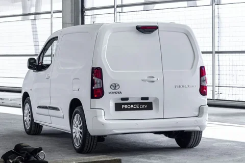 Toyota Proace City 1.5 D-4D 100hp Runner 2020 view 10