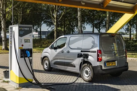 Toyota Proace City 50kWh Prof 2021 view 2