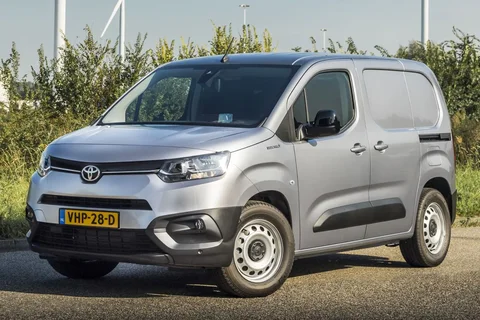 Toyota Proace City 50kWh Prof 2021 view 3