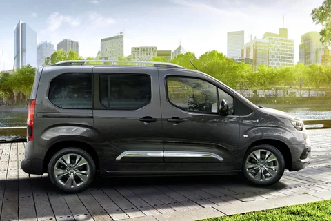 Toyota Proace City Verso 50kWh Active 2021 view 2