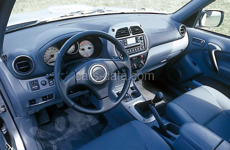 Toyota RAV4 2.0 D4-D Linea Sol 4WD 2001 front view