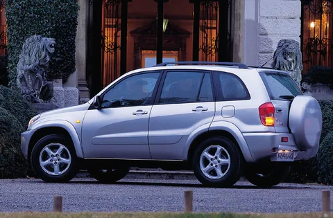 Toyota RAV4 2.0 D4-D Linea Sol 4WD 2001 view 2