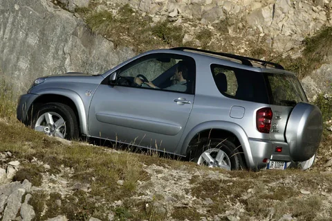 Toyota RAV4 2.0 D4-D Linea Sol 4WD 2003 view 4