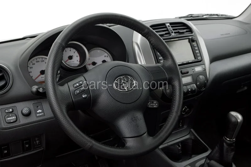 Toyota RAV4 2.0 D4-D Linea Sol 4WD 2003 front view