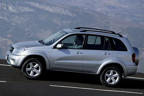 Toyota RAV4 2.0 D4-D Linea Sol 4WD 2003 view 4