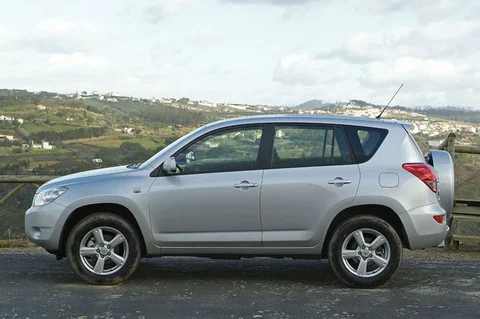 Toyota RAV4 2.2 D-4D D-CAT Sol 2006 view 2
