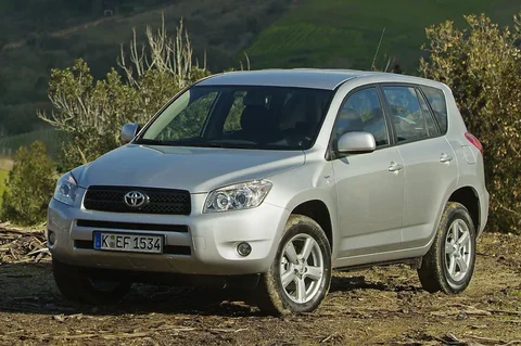 Toyota RAV4 2.2 D-4D D-CAT Sol 2006 view 3