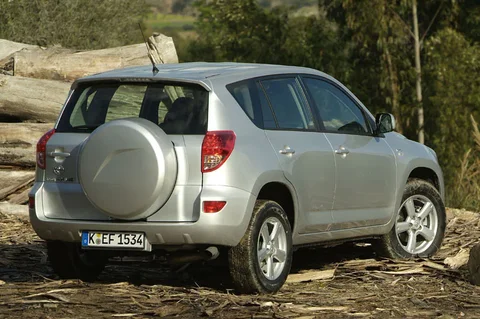 Toyota RAV4 2.2 D-4D D-CAT Sol 2006 view 4