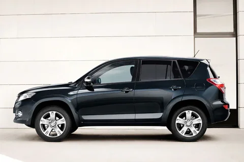 Toyota RAV4 2.2 D-4D D-CAT Dynamic 2010 view 6