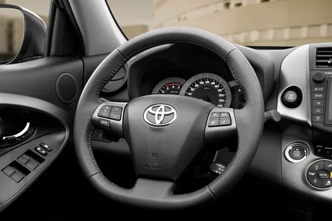 Toyota RAV4 2.2 D-4D D-CAT Dynamic 2010 view 8