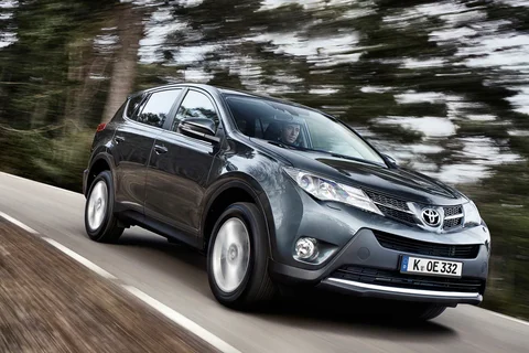 Toyota RAV4 2.2 D-CAT 4WD Dynamic 2014 view 2
