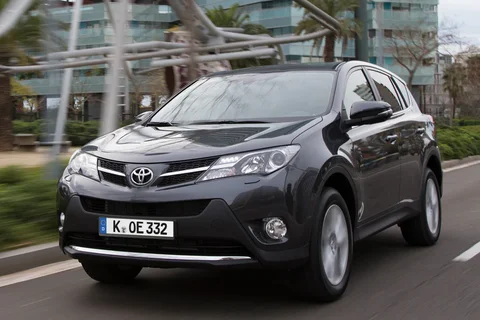 Toyota RAV4 2.2 D-CAT 4WD Dynamic 2014 view 5