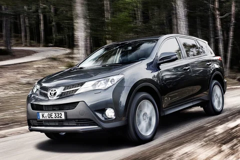 Toyota RAV4 2.2 D-CAT 4WD Dynamic 2014 view 6