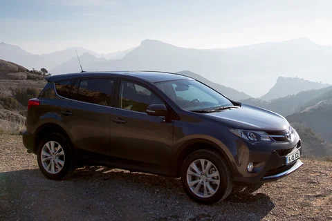 Toyota RAV4 2.2 D-CAT 4WD Dynamic 2014 view 8
