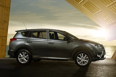 Toyota RAV4 2.2 D-CAT 4WD Dynamic 2014 view 12