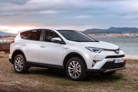 Toyota RAV4 2.5 Hybrid 2WD Dynamic Plus 2016 view 6