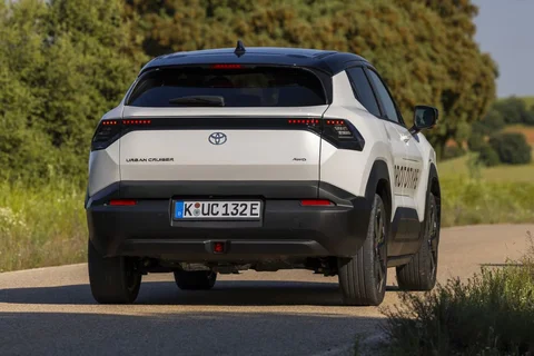 Toyota Urban Cruiser 61kWh Dynamic 2025 view 5