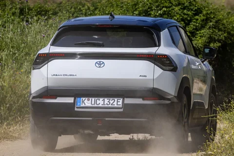 Toyota Urban Cruiser 61kWh Dynamic 2025 view 7