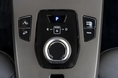 Toyota Urban Cruiser 61kWh Dynamic 2025 view 10