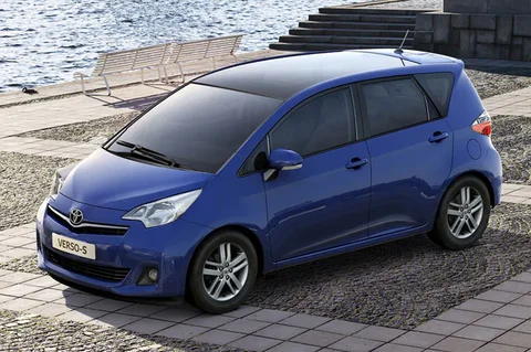 Toyota Verso-S 1.3 VVT-i Dynamic 2011 view 2
