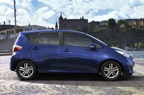 Toyota Verso-S 1.3 VVT-i Dynamic 2011 view 4