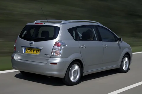 Toyota Verso 2.2 D-4D D-CAT Executive 2007 view 5