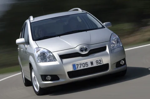 Toyota Verso 2.2 D-4D D-CAT Executive 2007 view 2