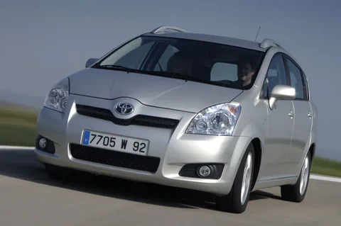 Toyota Verso 2.2 D-4D D-CAT Executive 2007 view 4