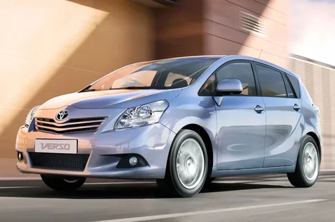 Toyota Verso 2.0 D-4D-F Dynamic 2009 view 3