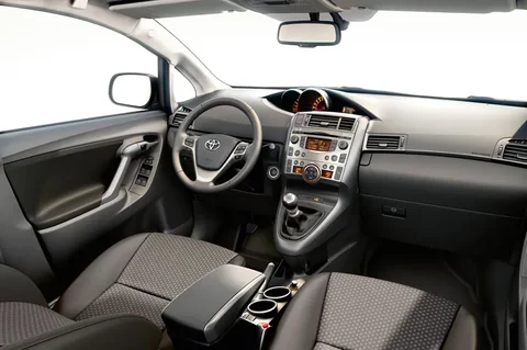 Toyota Verso 2.0 D-4D-F Dynamic 2009 view 4