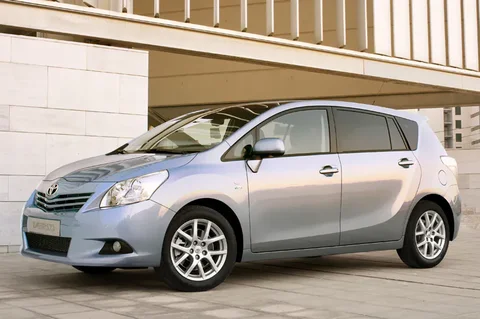 Toyota Verso 2.0 D-4D-F Dynamic 2009 view 8