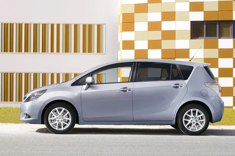 Toyota Verso 2.0 D-4D-F Dynamic 2009 view 10