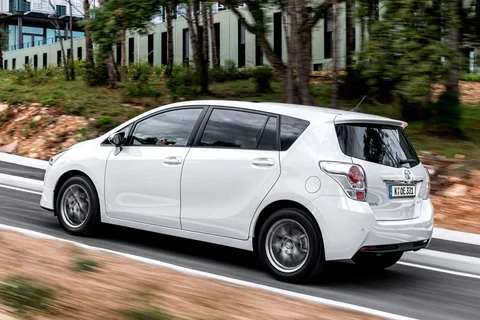 Toyota Verso Van 2.0 D-4D-F Dynamic 2014 view 5
