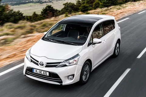 Toyota Verso Van 2.0 D-4D-F Dynamic 2014 view 6