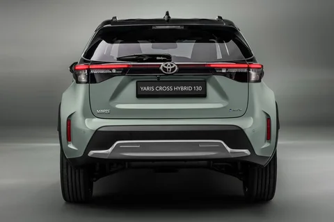 Toyota Yaris Cross 1.5 Hybrid 115 Dynamic 2025 view 2