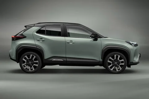 Toyota Yaris Cross 1.5 Hybrid 115 Dynamic 2025 view 3